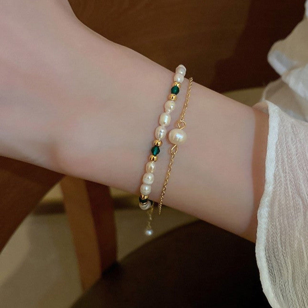 Designer-Armband, handgefertigt, echte weiße Süßwasserperle und künstlicher Smaragd, in Gold