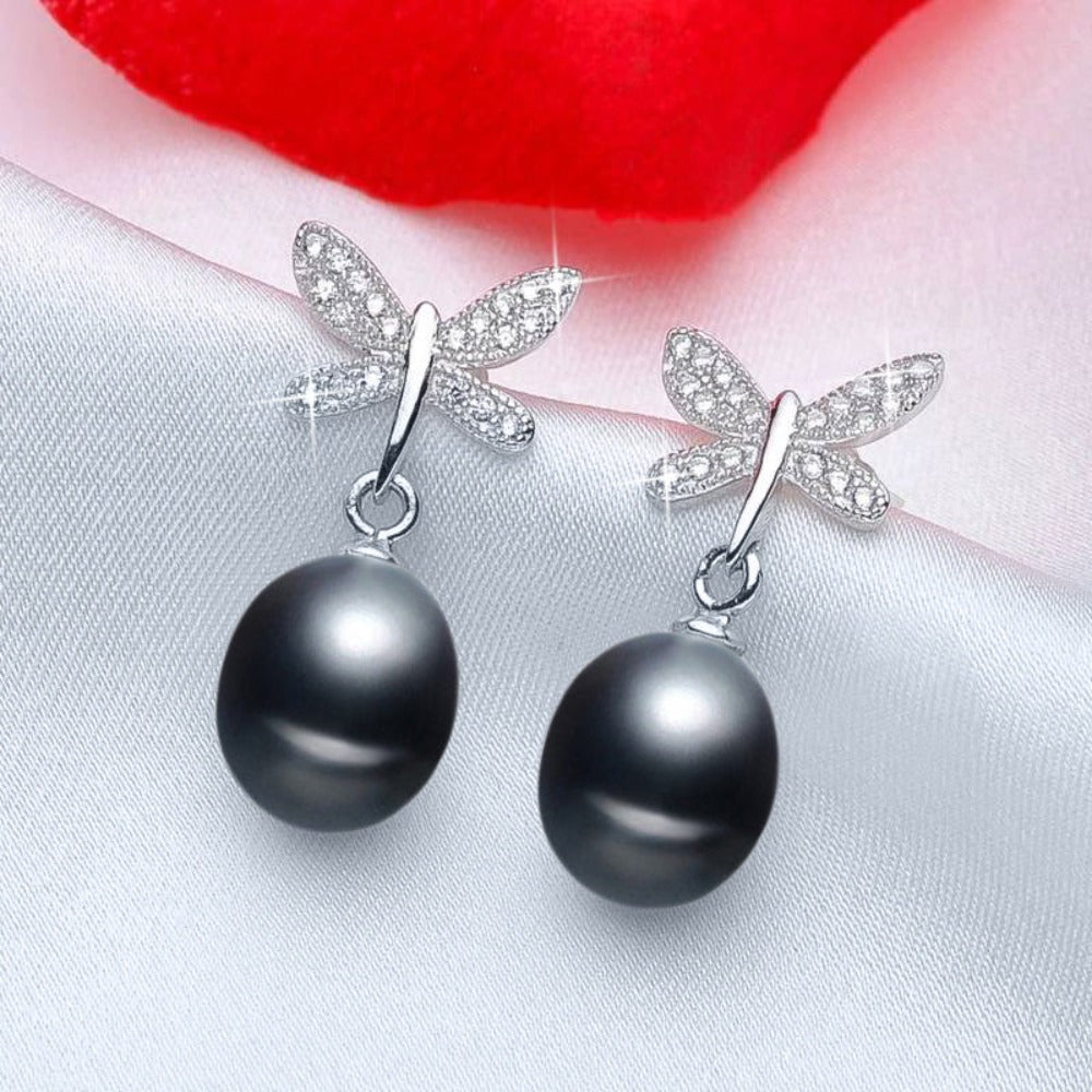 Impresionantes aretes de mariposa con perlas de agua dulce y diamantes de imitación