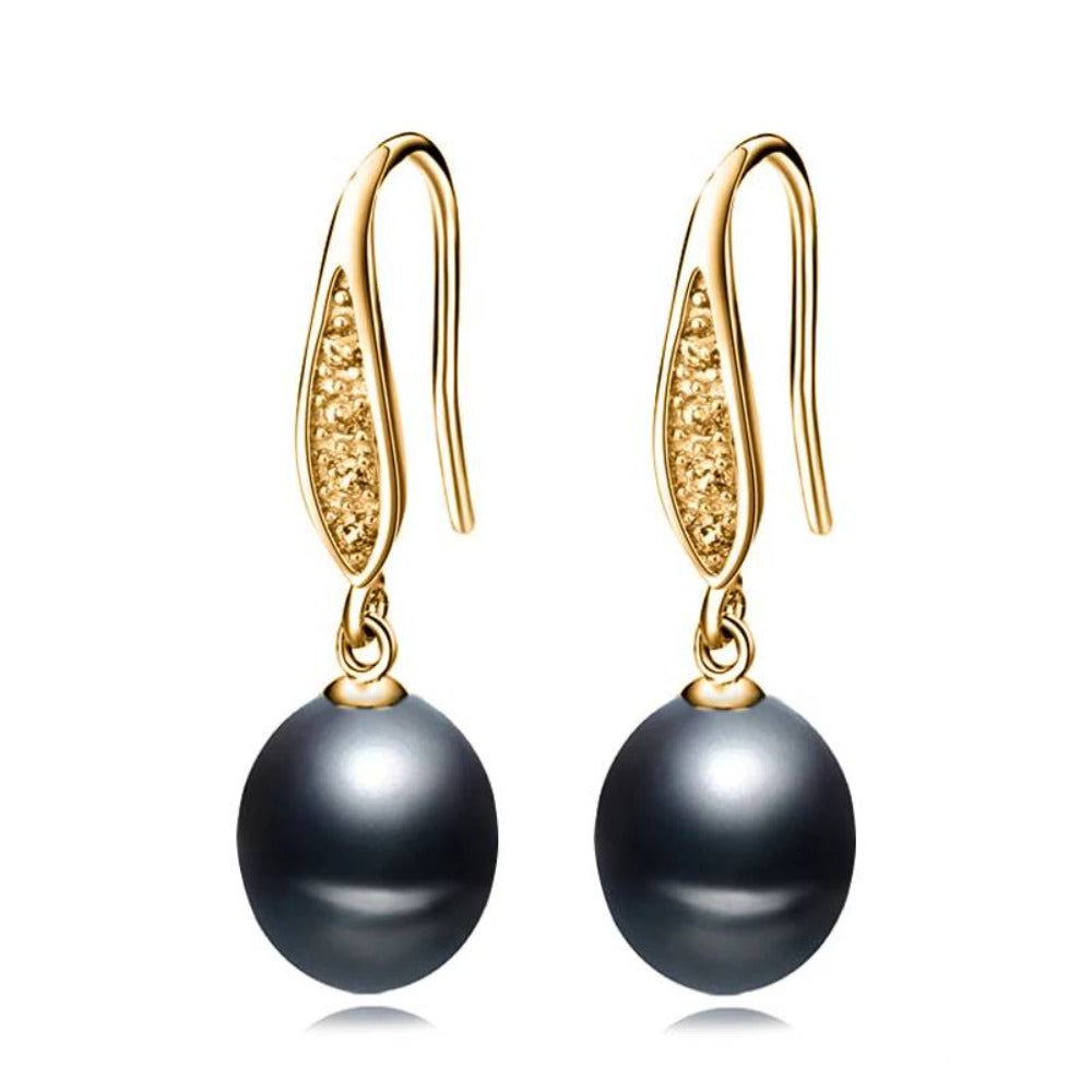 Impresionantes aretes colgantes de perlas de agua dulce con diamantes de imitación en oro