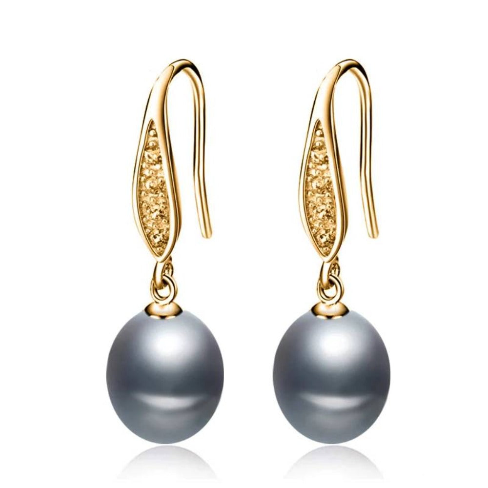Impresionantes aretes colgantes de perlas de agua dulce con diamantes de imitación en oro
