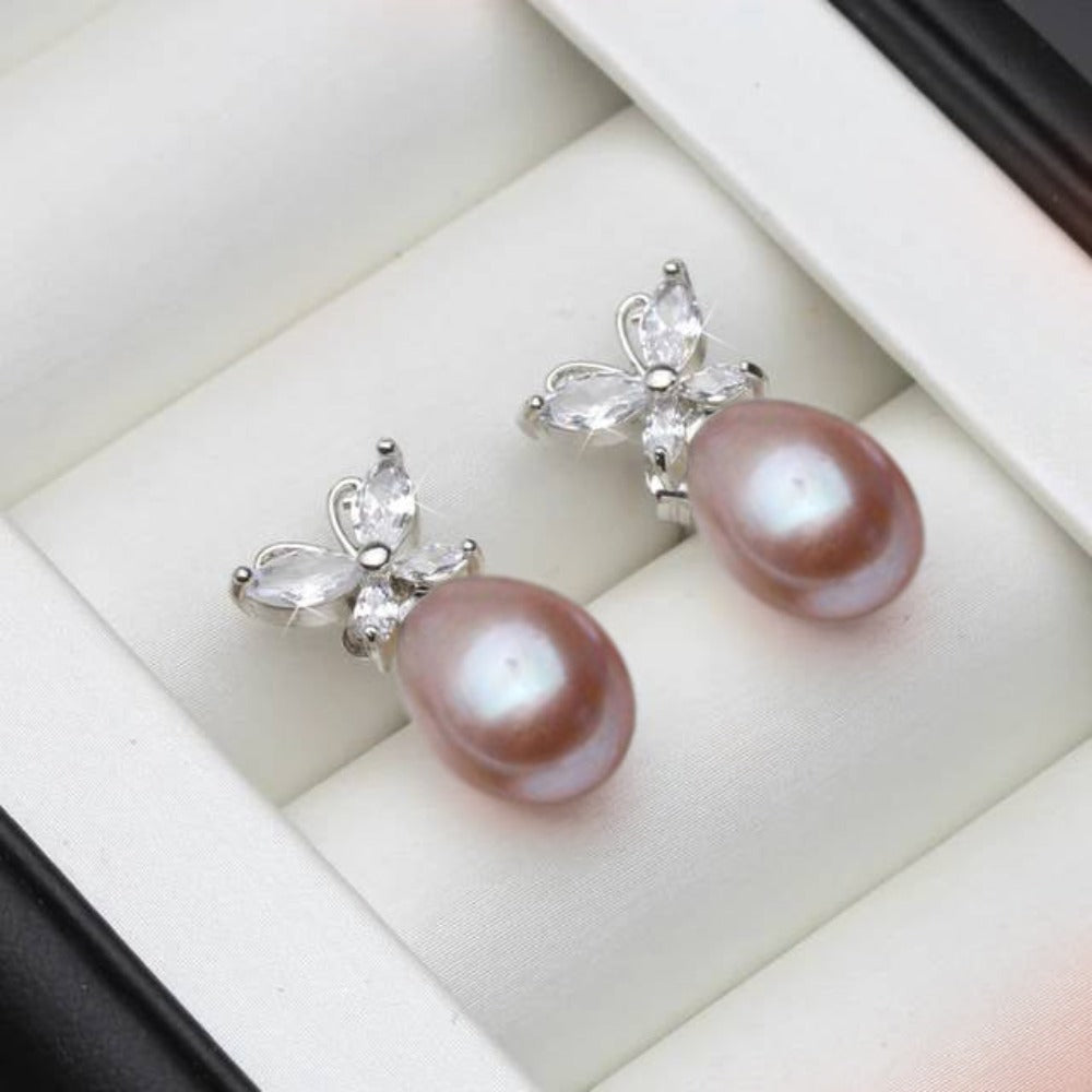 Pendientes de tuerca con forma de mariposa y perlas de agua dulce blancas auténticas y diamantes de imitación