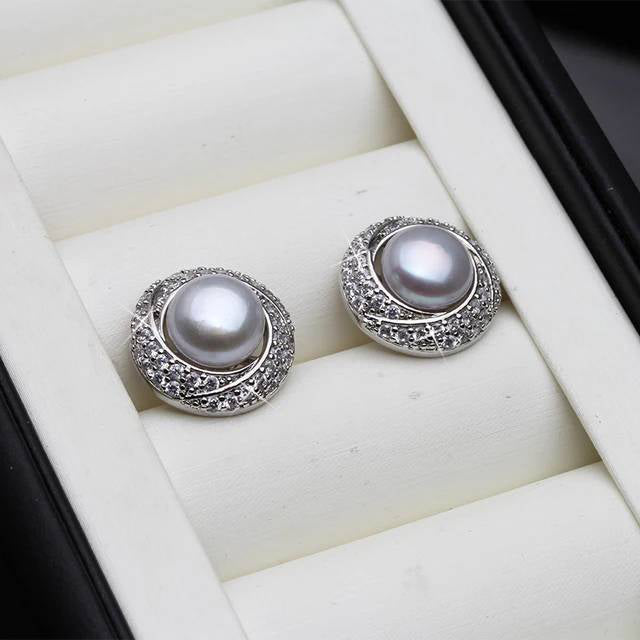Pendientes redondos de perlas blancas de agua dulce y diamantes de imitación de diseñador - E-P437