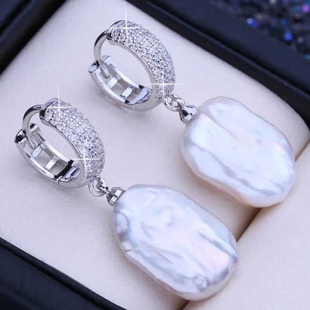 Pendientes colgantes con perlas barrocas de agua dulce auténticas de diseñador