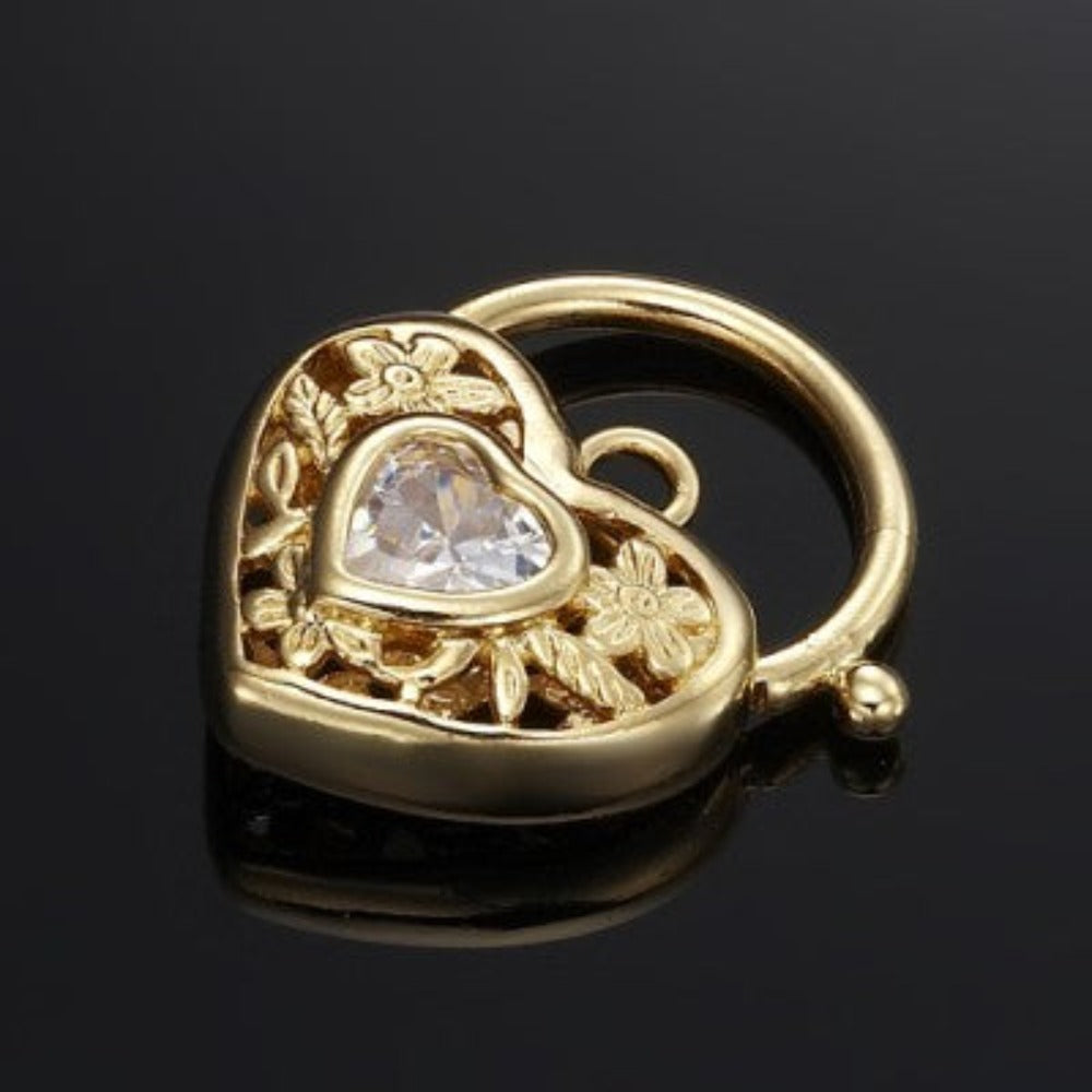 Medaillon mit Herzmotiv, schweres Gelbgold plattiert, mit künstlichen Diamanten und Filigranarbeit, hergestellt in den USA