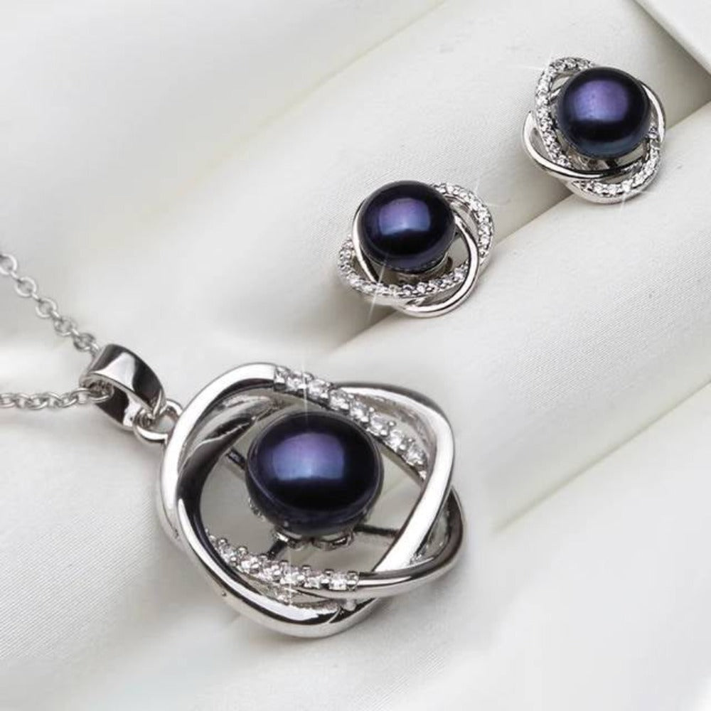 Set mit Ohrringen und Halskette aus echten Süßwasserperlen und künstlichen Diamanten