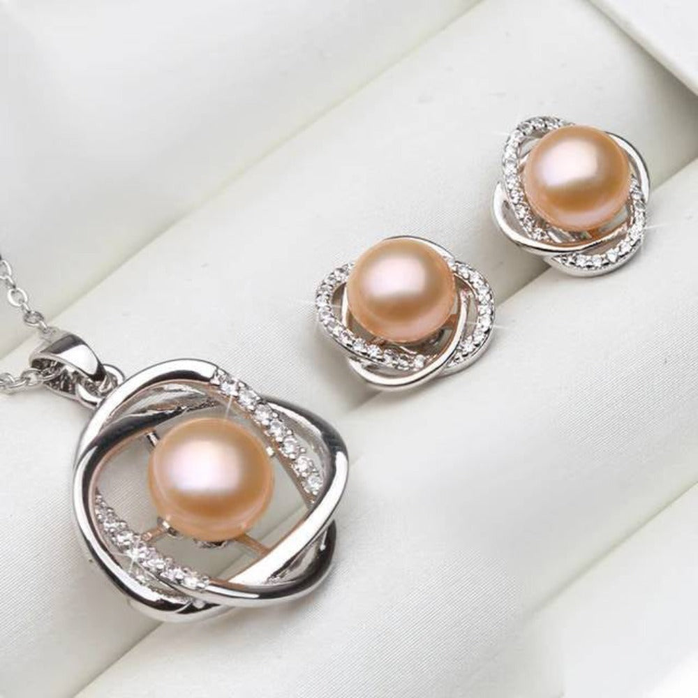 Set mit Ohrringen und Halskette aus echten Süßwasserperlen und künstlichen Diamanten