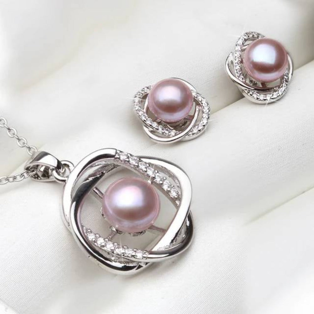 Set mit Ohrringen und Halskette aus echten Süßwasserperlen und künstlichen Diamanten
