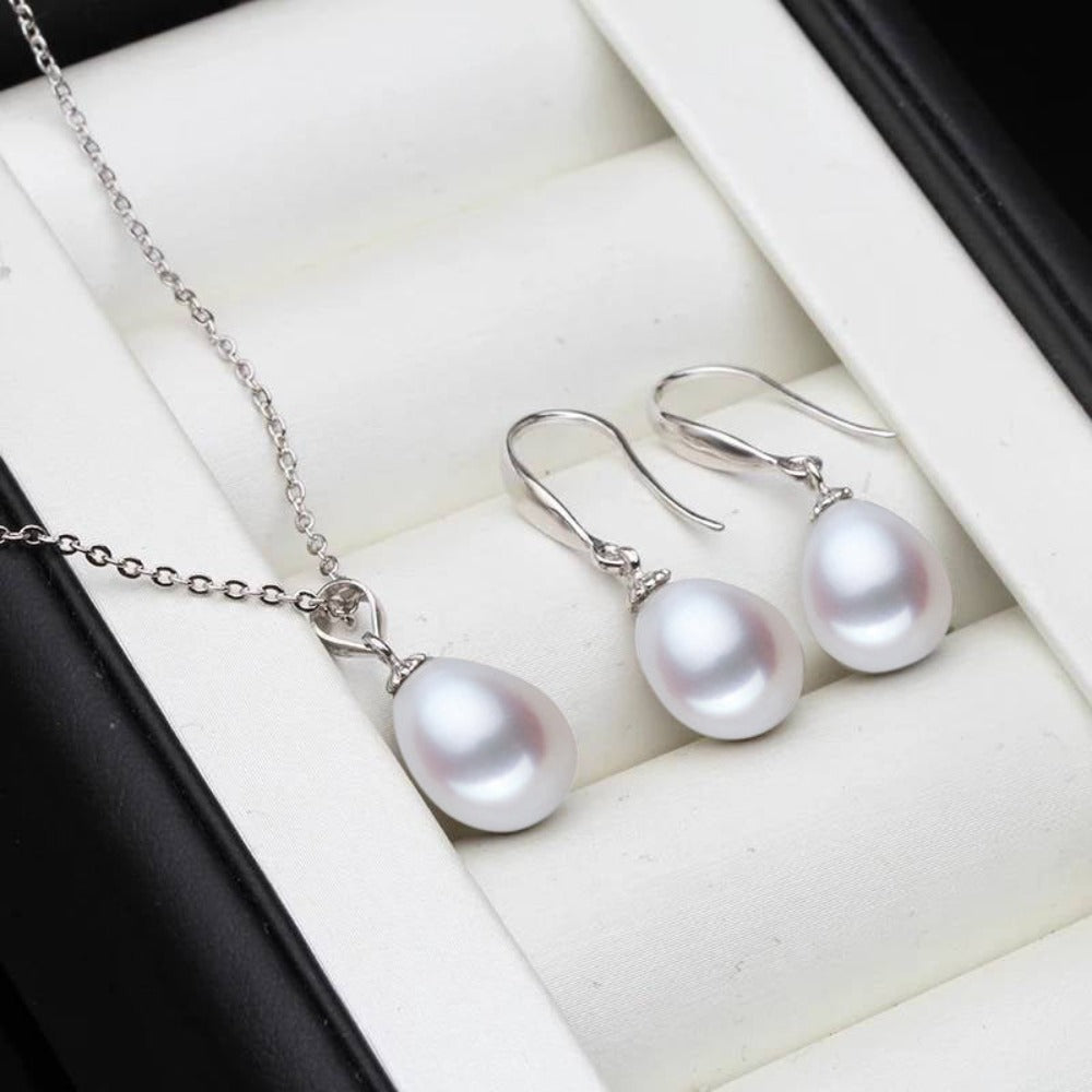 Conjunto clásico de collar y aretes colgantes con perlas de agua dulce