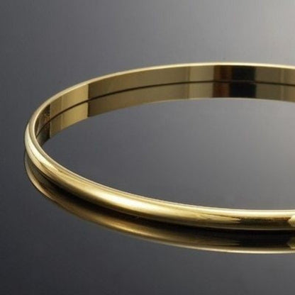 3 mm breites, schlichtes Armreif, schweres Gelbgold plattiert, 18 Karat, hergestellt in den USA