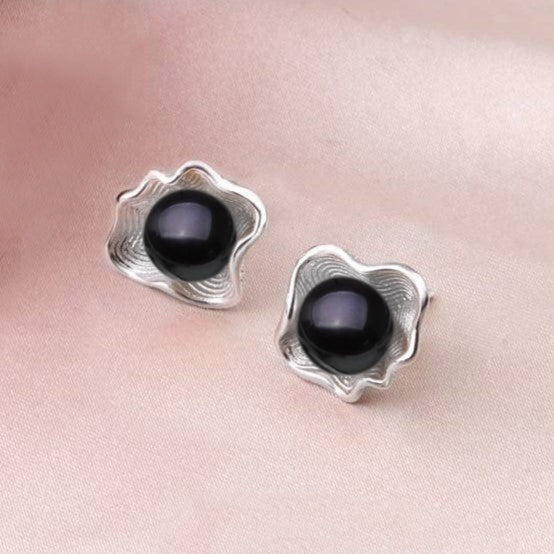 Genuine Freshwater Pearl in Oyster Shell Stud Earrings