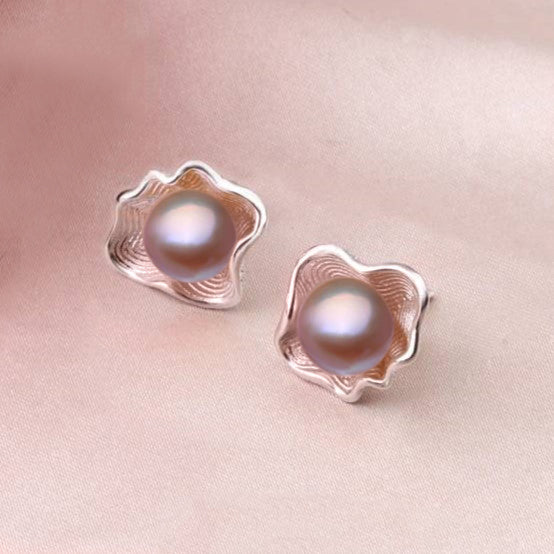 Genuine Freshwater Pearl in Oyster Shell Stud Earrings