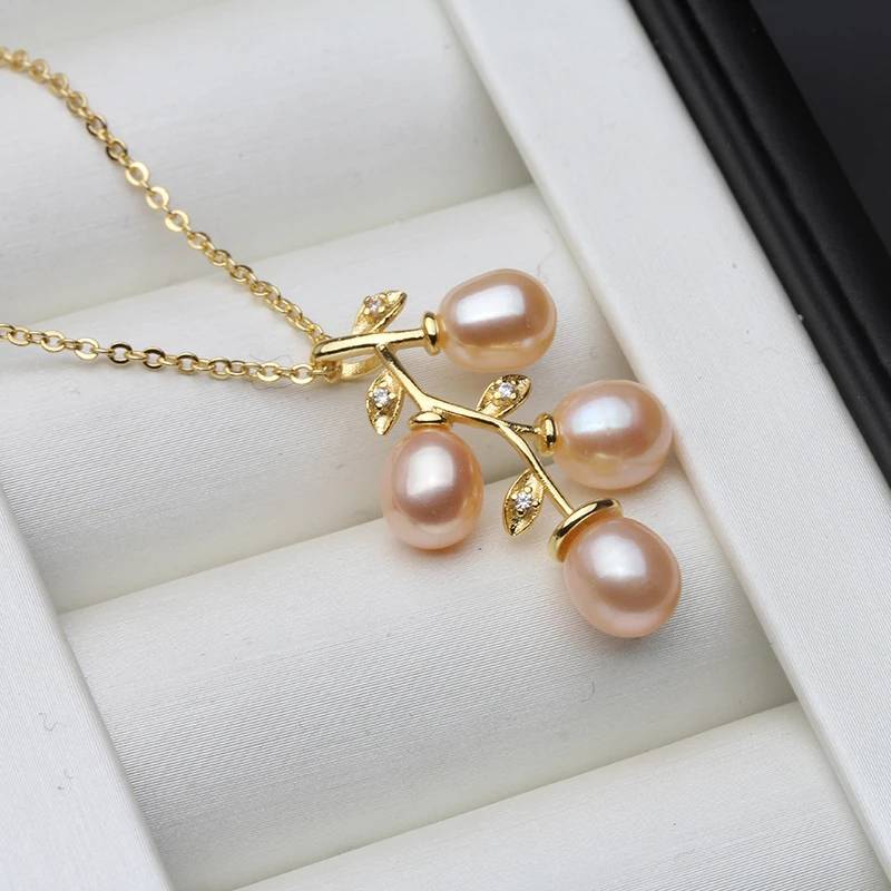 Designer Freshwater Pearl Leaf Necklace in Gold