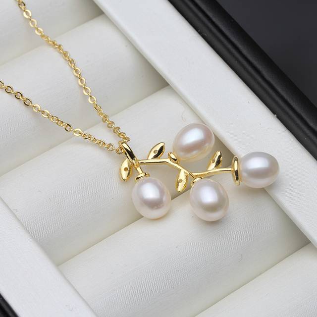 Designer Freshwater Pearl Leaf Necklace in Gold